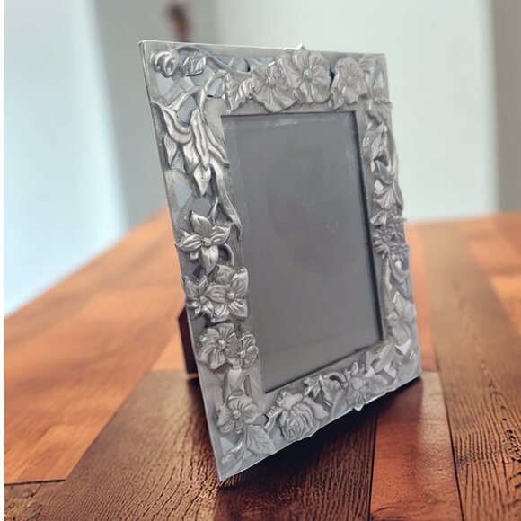 Picture Frame Vintage Metal Floral– Intricate Antiqued Silver Tone - Picture 1 of 5